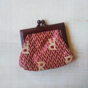 XS Vintage Embroidered Coin Purse | 1950s Style, Clamshell Closure with R Emblem